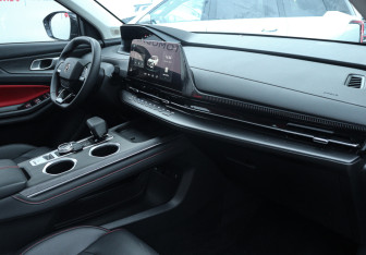 Подержанный автомобиль Changan UNI-S 2024 года (12 фото)