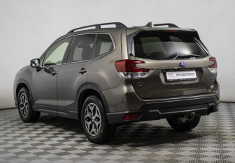 Подержанный автомобиль Subaru Forester Suv 2018 года (7 фото)