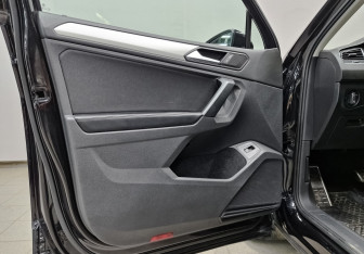 Подержанный автомобиль Volkswagen Tiguan 2020 года (18 фото)