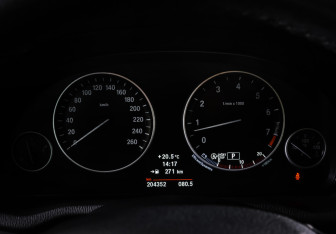 Подержанный автомобиль BMW X3 2012 года (16 фото)