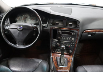 Подержанный автомобиль Volvo S60 2005 года (13 фото)