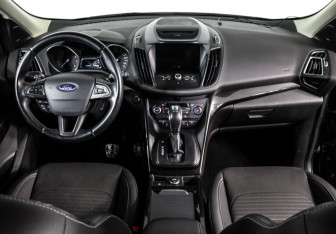 Подержанный автомобиль Ford Kuga 2017 года (10 фото)