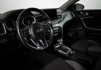 Подержанный автомобиль Kia Ceed Hatchback 2018 года (7 фото)