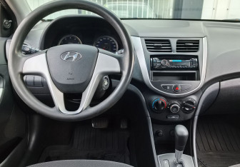 Подержанный автомобиль Hyundai Solaris Sedan 2012 года (12 фото)