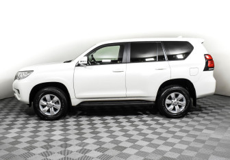 Подержанный автомобиль Toyota Land Cruiser Prado 2019 года (3 фото)