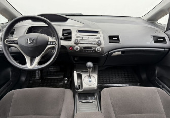 Подержанный автомобиль Honda Civic Sedan 2007 года (12 фото)