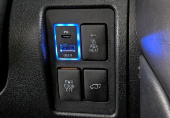 Подержанный автомобиль Toyota Land Cruiser Suv 2015 года (30 фото)