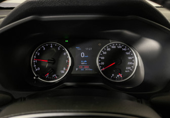 Подержанный автомобиль Toyota RAV4 2021 года (11 фото)