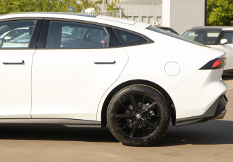 Подержанный автомобиль Changan UNI-V 2024 года (29 фото)