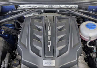 Подержанный автомобиль Porsche Macan 2015 года (9 фото)