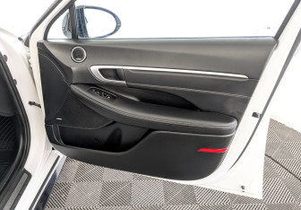 Подержанный автомобиль Hyundai Sonata 2021 года (25 фото)