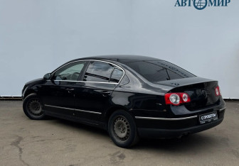 Подержанный автомобиль Volkswagen Passat Sedan 2010 года (6 фото)