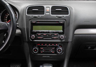 Подержанный автомобиль Volkswagen Golf Hatchback 2010 года (15 фото)