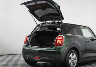 Подержанный автомобиль MINI Hatch 2018 года (15 фото)