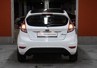 Подержанный автомобиль Ford Fiesta Hatchback 2018 года (6 фото)