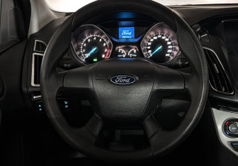 Подержанный автомобиль Ford Focus Sedan 2011 года (13 фото)