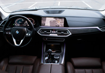 Подержанный автомобиль BMW X5 2020 года (11 фото)