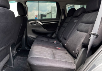 Подержанный автомобиль Mitsubishi Pajero Sport 2019 года (10 фото)