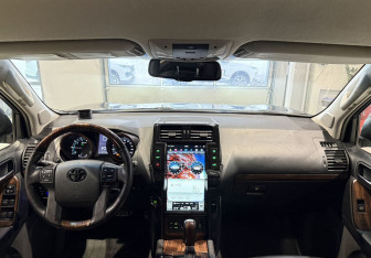 Подержанный автомобиль Toyota Land Cruiser Prado 2011 года (11 фото)