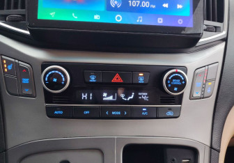 Подержанный автомобиль Hyundai H-1 2016 года (15 фото)