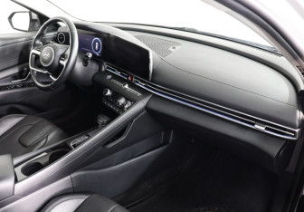 Подержанный автомобиль Hyundai Elantra Sedan 2021 года (10 фото)