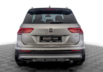 Подержанный автомобиль Volkswagen Tiguan 2020 года (6 фото)