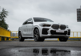 Подержанный автомобиль BMW X6 2021 года (3 фото)