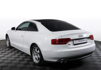 Подержанный автомобиль Audi A5 Coupe 2009 года (7 фото)