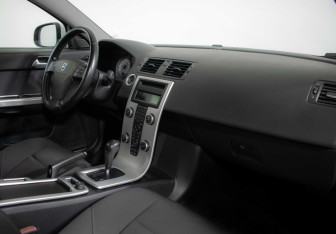 Подержанный автомобиль Volvo S40 2011 года (9 фото)