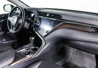 Подержанный автомобиль Toyota Camry Sedan 2018 года (5 фото)