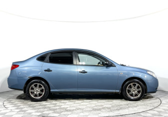 Подержанный автомобиль Hyundai Elantra Sedan 2009 года (4 фото)