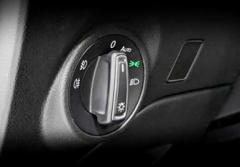 Подержанный автомобиль SEAT Leon Hatchback 2013 года (27 фото)