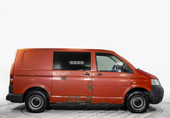 Подержанный автомобиль Volkswagen Transporter Van 2005 года (4 фото)