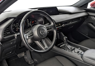 Подержанный автомобиль Mazda 3 Hatchback 2019 года (16 фото)