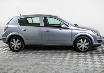 Подержанный автомобиль Opel Astra Hatchback 2010 года (4 фото)