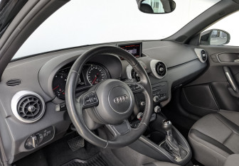 Подержанный автомобиль Audi A1 2012 года (15 фото)