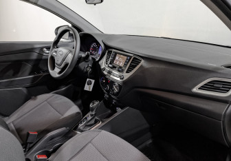 Подержанный автомобиль Hyundai Solaris Sedan 2022 года (13 фото)