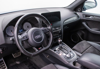 Подержанный автомобиль Audi SQ5 2015 года (9 фото)