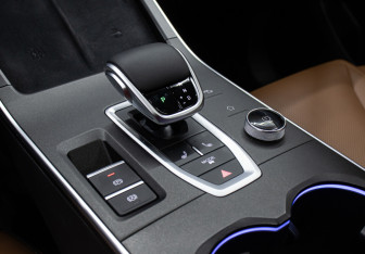 Подержанный автомобиль Omoda C5 2022 года (18 фото)