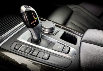 Подержанный автомобиль BMW X5 2016 года (27 фото)