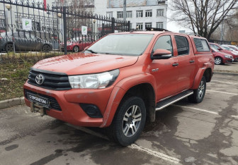 Подержанный автомобиль Toyota Hilux 2015 года (1 фото)