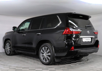 Подержанный автомобиль Lexus LX 2018 года (7 фото)