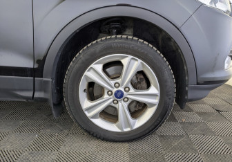 Подержанный автомобиль Ford Kuga 2015 года (18 фото)