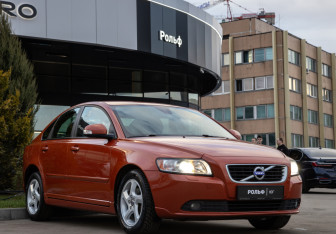 Подержанный автомобиль Volvo S40 2010 года (2 фото)