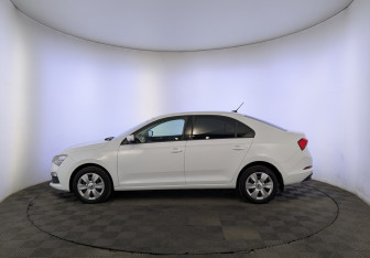 Подержанный автомобиль Skoda Rapid Liftback 2021 года (8 фото)