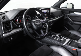Подержанный автомобиль Audi Q5 2017 года (16 фото)
