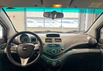 Подержанный автомобиль Chevrolet Spark 2011 года (12 фото)