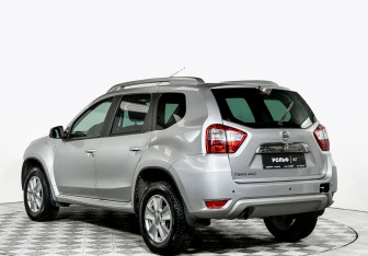 Подержанный автомобиль Nissan Terrano 2015 года (7 фото)