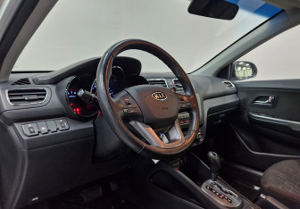 Подержанный автомобиль Kia Rio Sedan 2012 года (7 фото)