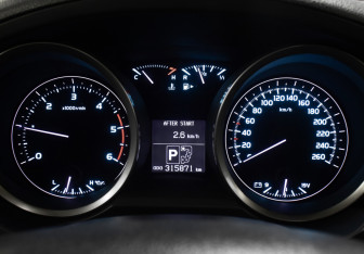 Подержанный автомобиль Toyota Land Cruiser Suv 2008 года (13 фото)